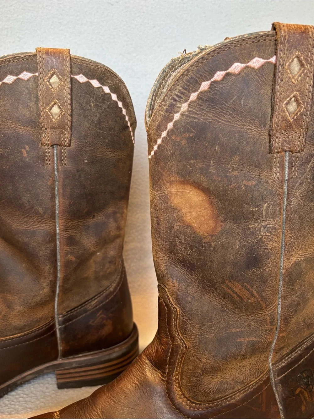 Ariat Unbridled 10B Brown Western Roper Round Toe Boots with Pink Stitch Accent